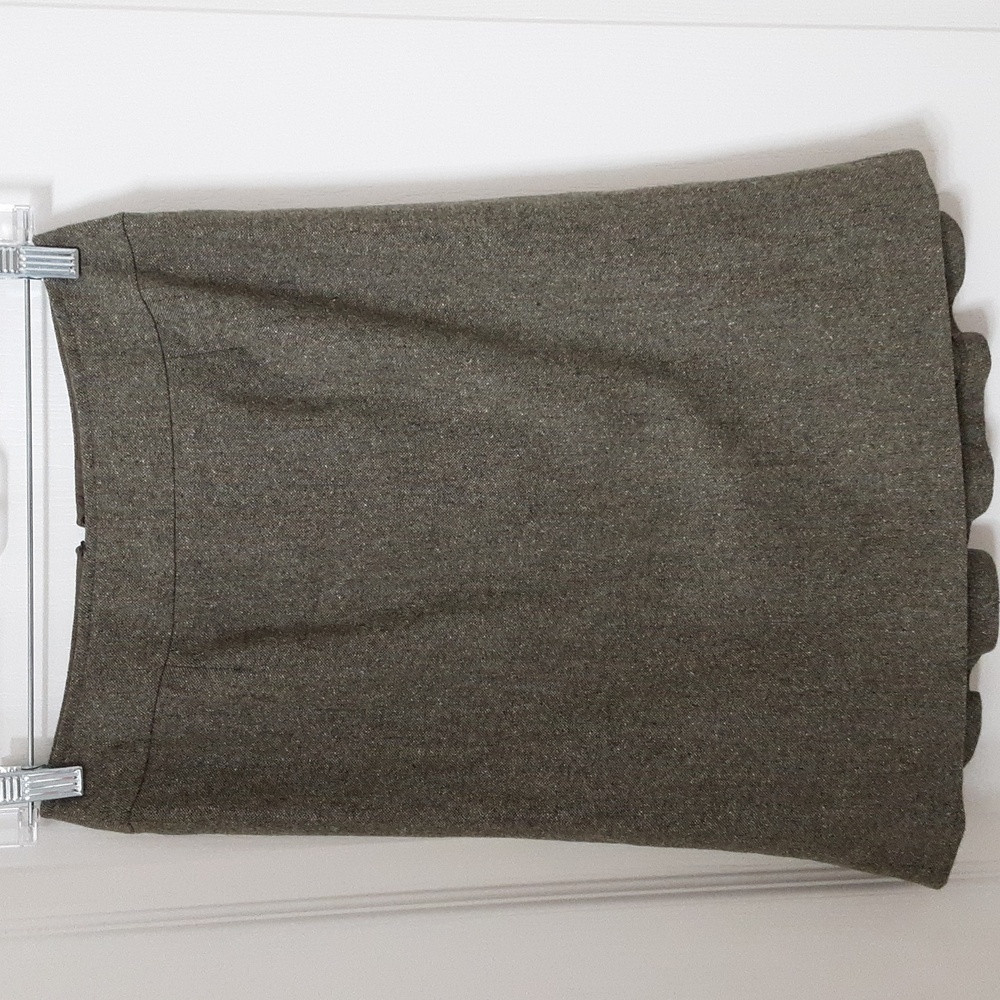Petite Sophisticate Size 0 Wool / Silk Blend Midi Skirt, Olive Tweed Color